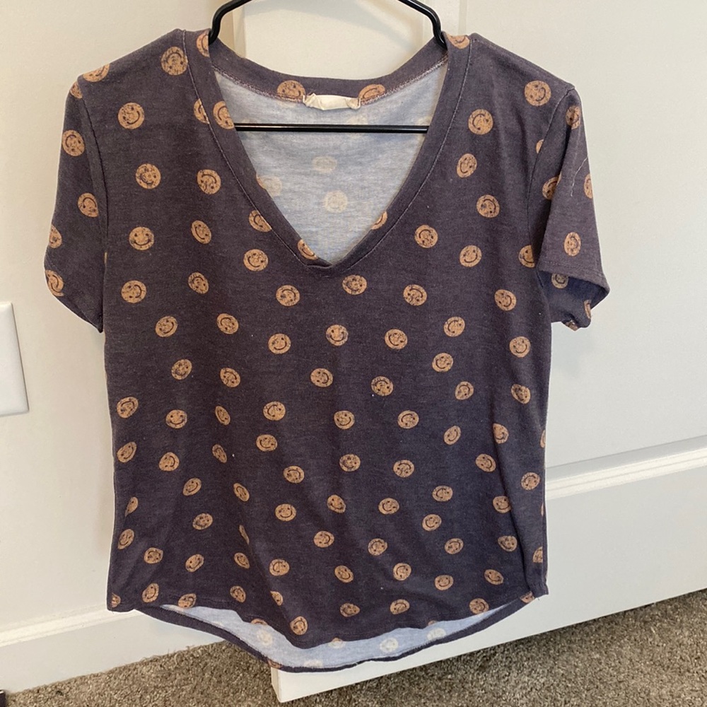 Women’s Smiley Face Tee Size Medium